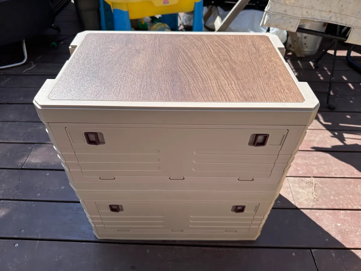 アウトランダーPHEV車中泊コンテナ(机代わり)