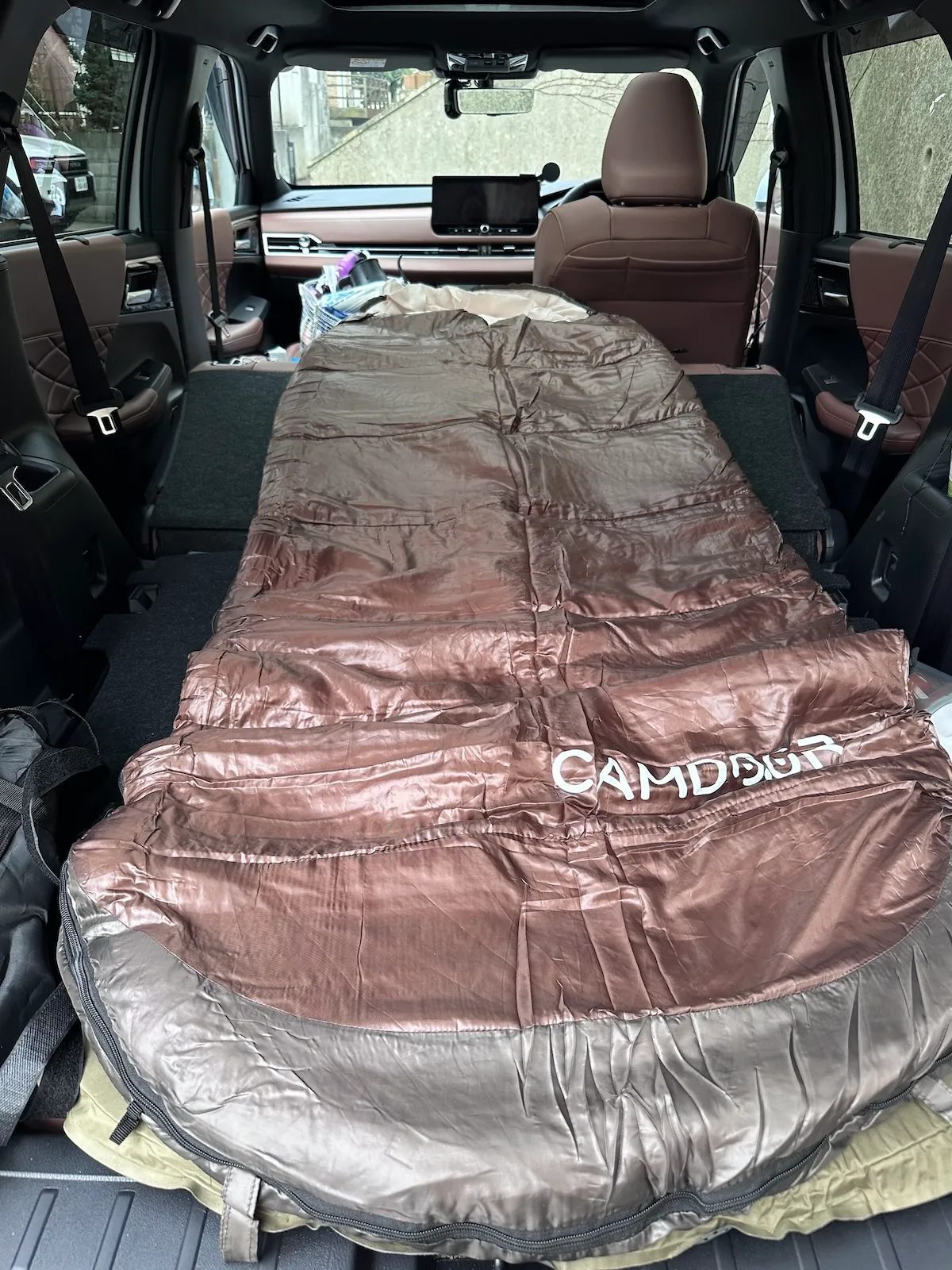 アウトランダーPHEV車中泊寝袋