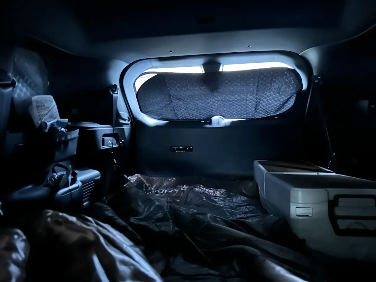 アウトランダーPHEVサンシェードフル装備