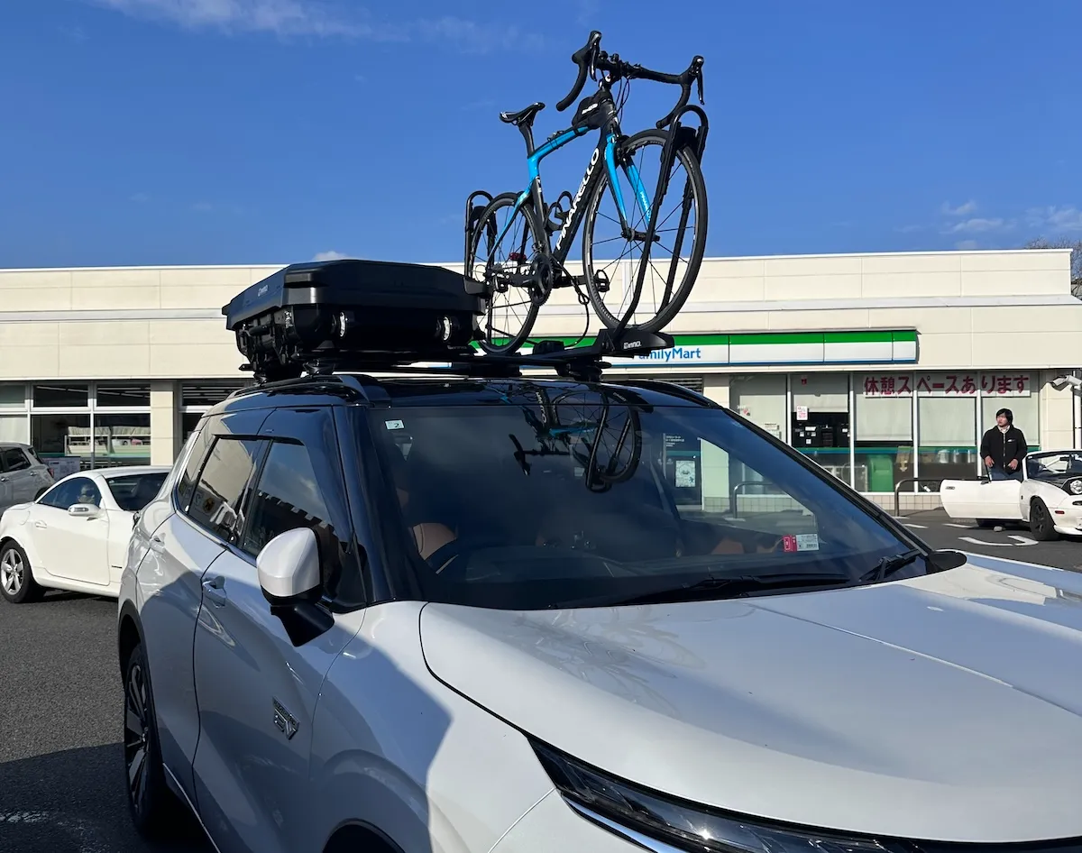 アウトランダーPHEV ルーフボックス・サイクルキャリア装着