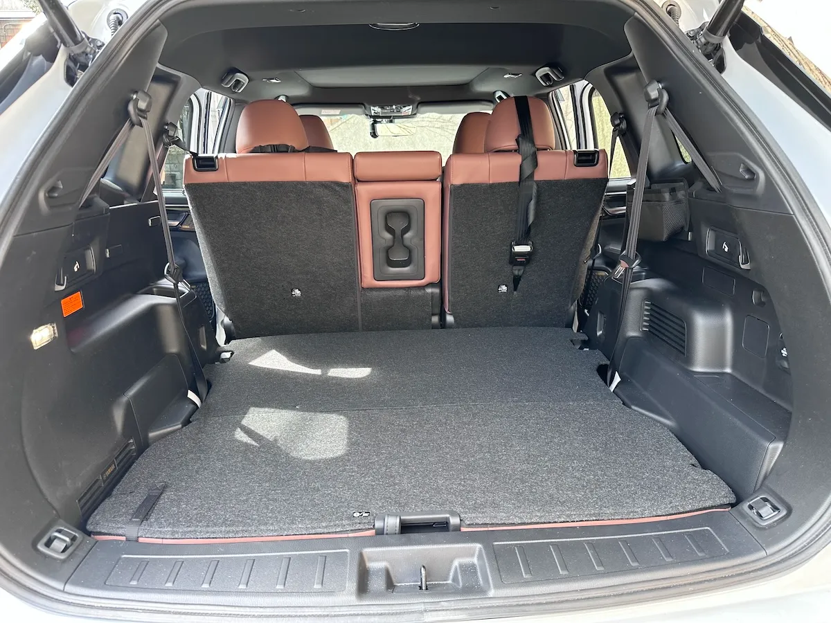 アウトランダーPHEV ２列での荷室